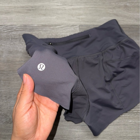 Lululemon Chase me shorts side 2 - Picture 5 of 7